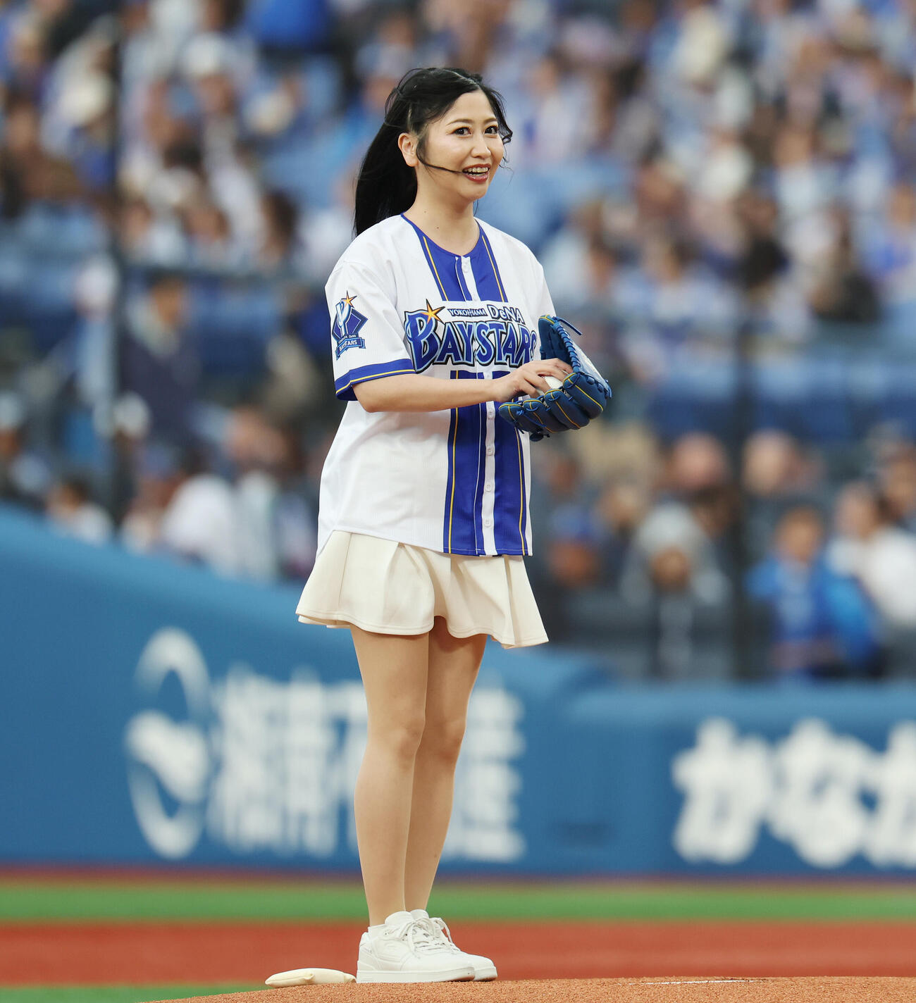 DeNA対中日　始球式を務める門松みゆき（撮影・宮地輝）