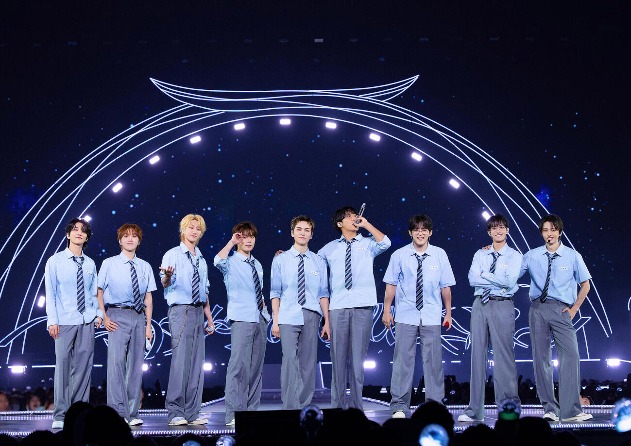 ファンミーティング「YAKUSOKU」を開催したSEVENTEEN。左からJOSHUA、SEUNGKWAN、THE 8、DINO、VERNON、MINGYU、S．COUPS、DK、JUN（（P）＆（C）PLEDIS Entertainment）