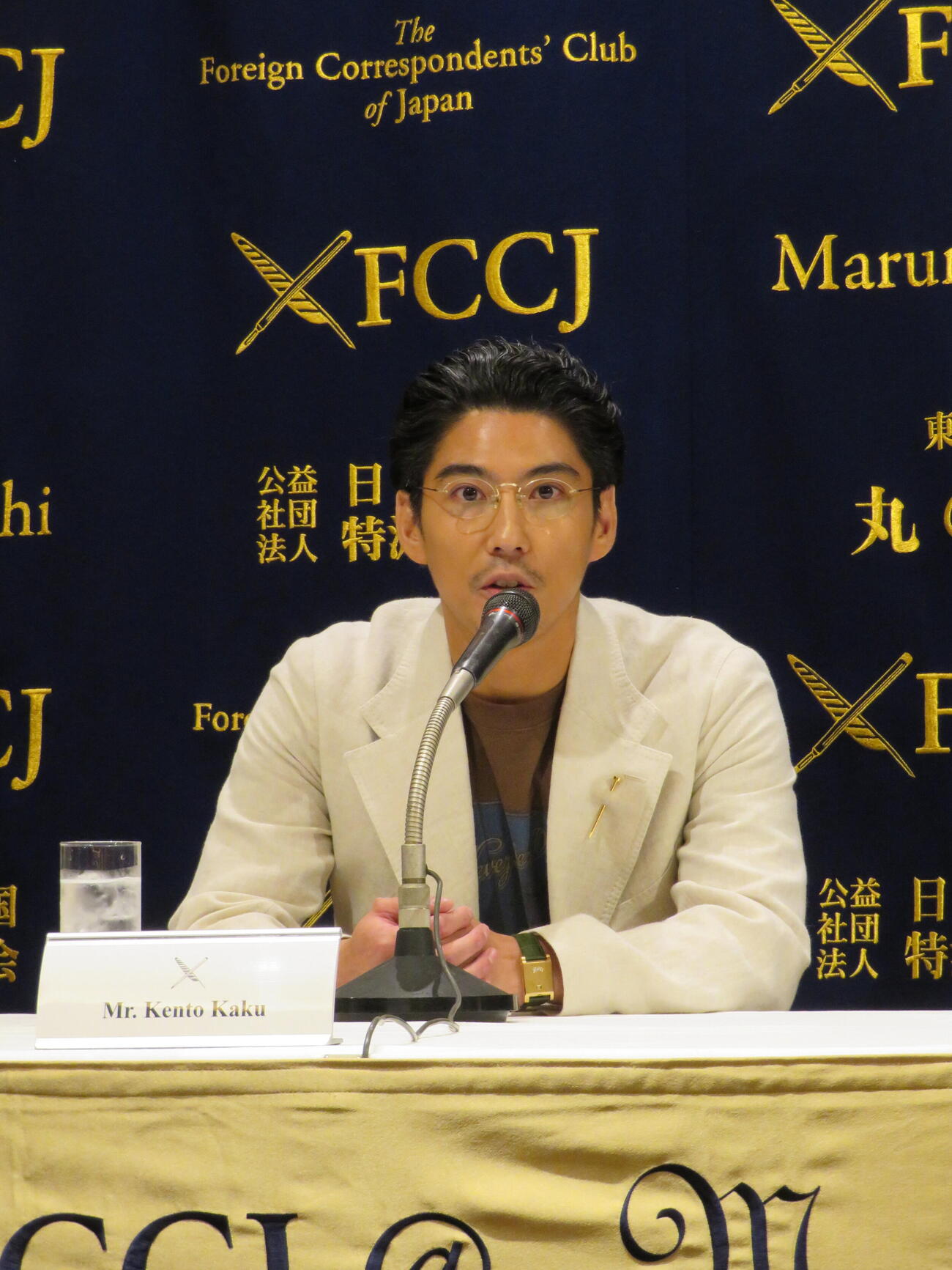 日本外国特派員協会で映画「Never After Dark／ネバーアフターダーク」の会見を開いた賀来賢人（撮影・村上幸将）