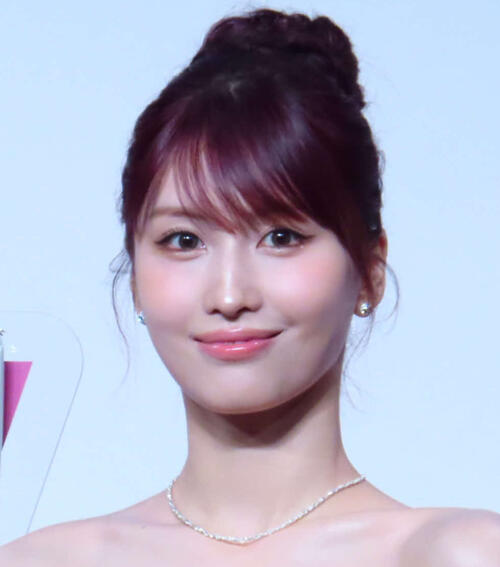 TWICE・MOMOのヘソ出しが話題　「引き締まったヘソ」