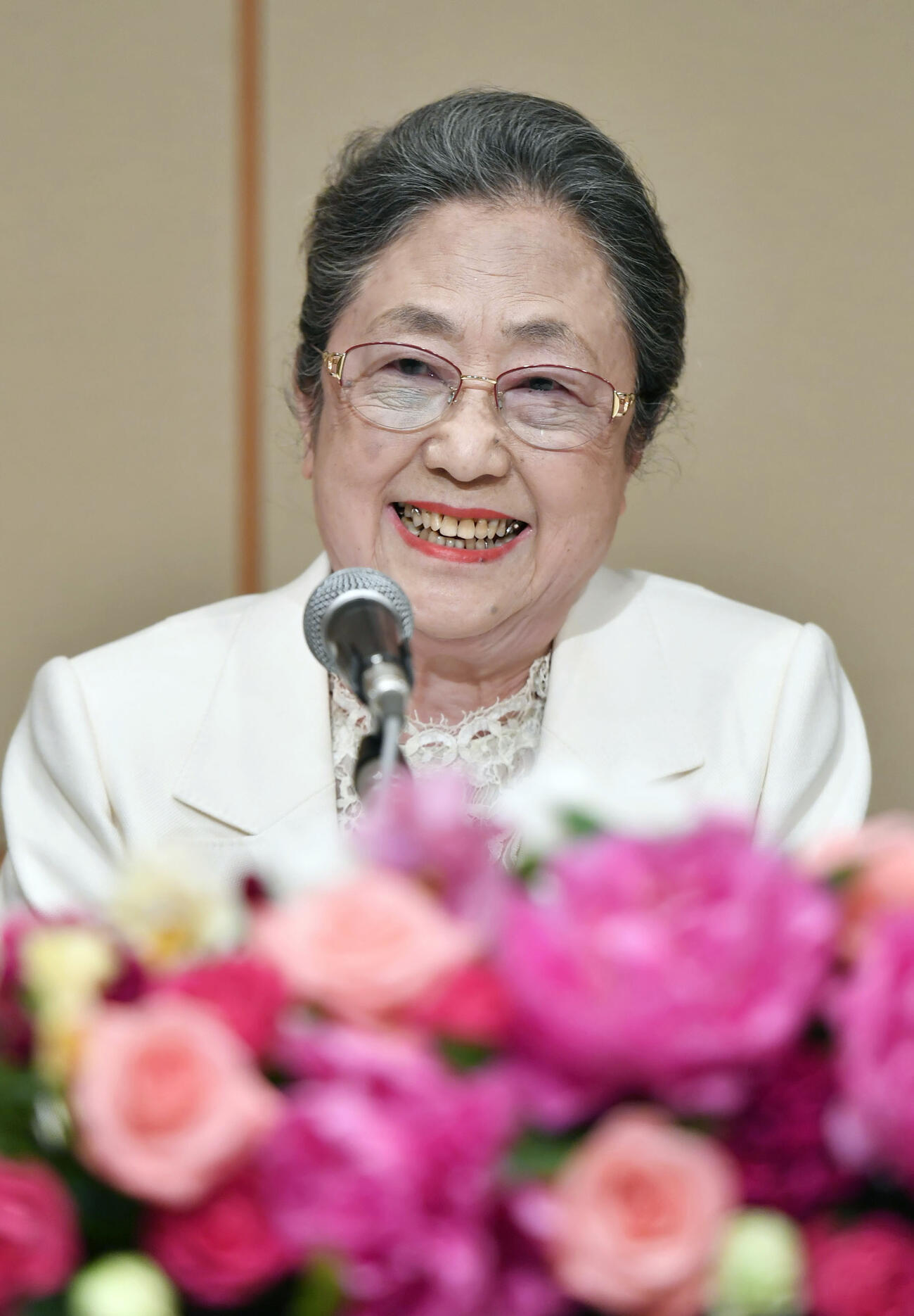 2017年4月、旭日小綬章受章の喜びを語る佐藤愛子さん（共同）