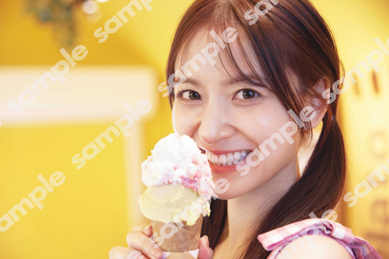 乃木坂46金川紗耶ファースト写真集「好きのグラデーション」特典