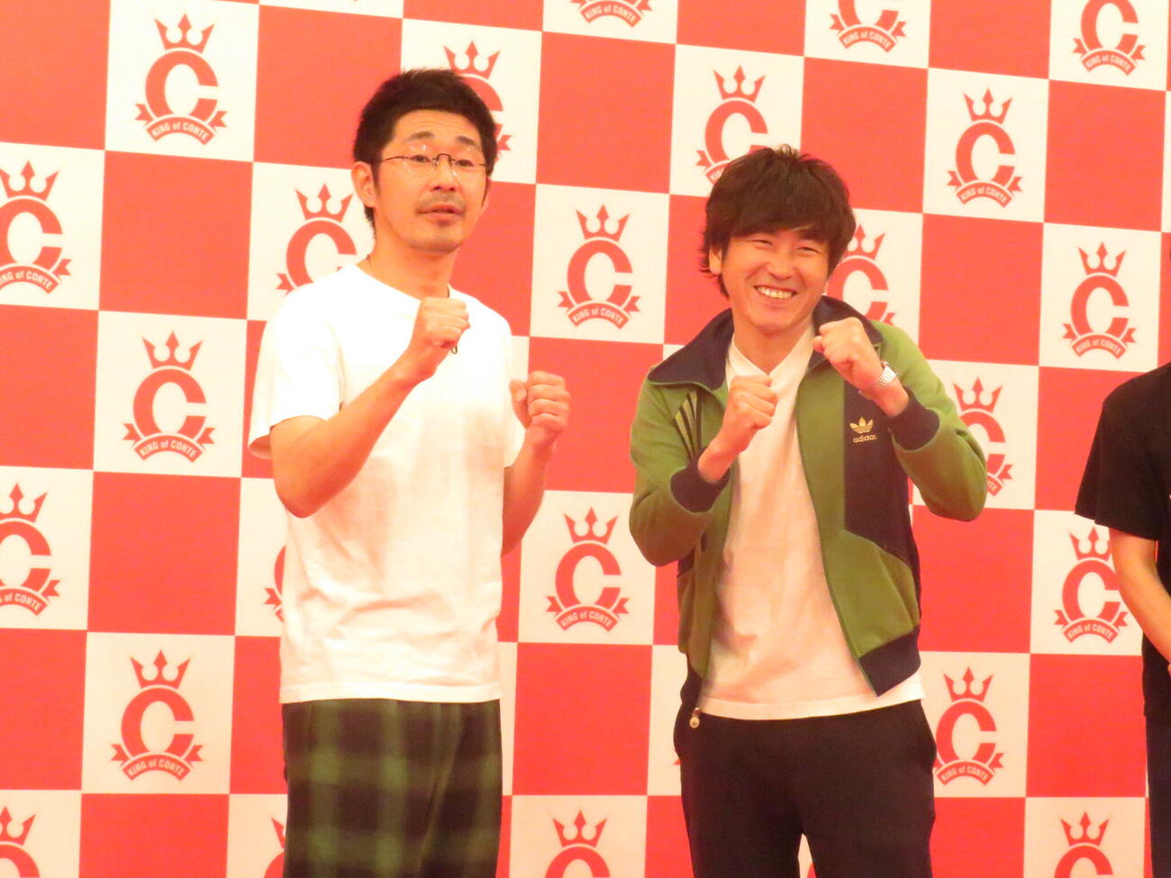 「キングオブコント」エントリー表明会見に参加した、しずるの池田一馬（左）と純