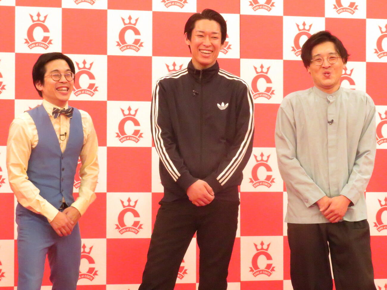 「キングオブコント」エントリー表明会見に参加した青色1号の左から榎本淳、カミムラ、仮屋そうめん