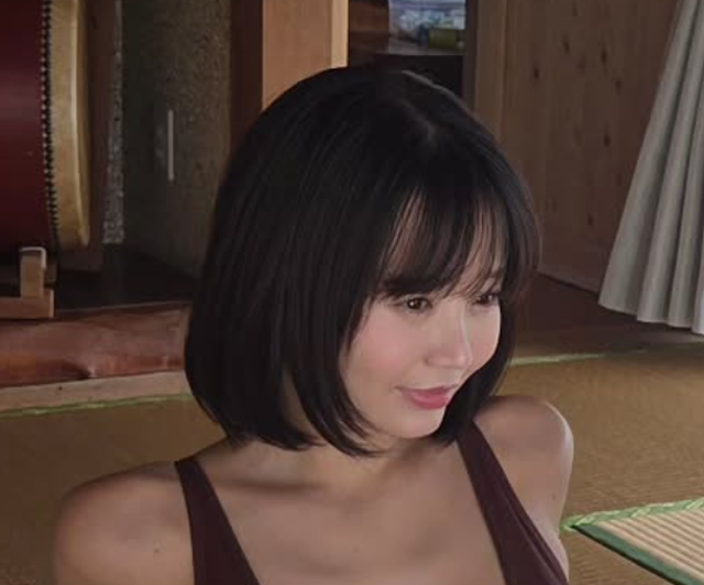 超ハイレグ姿を公開した（真中つぐ真中つぐのインスタグラムから）