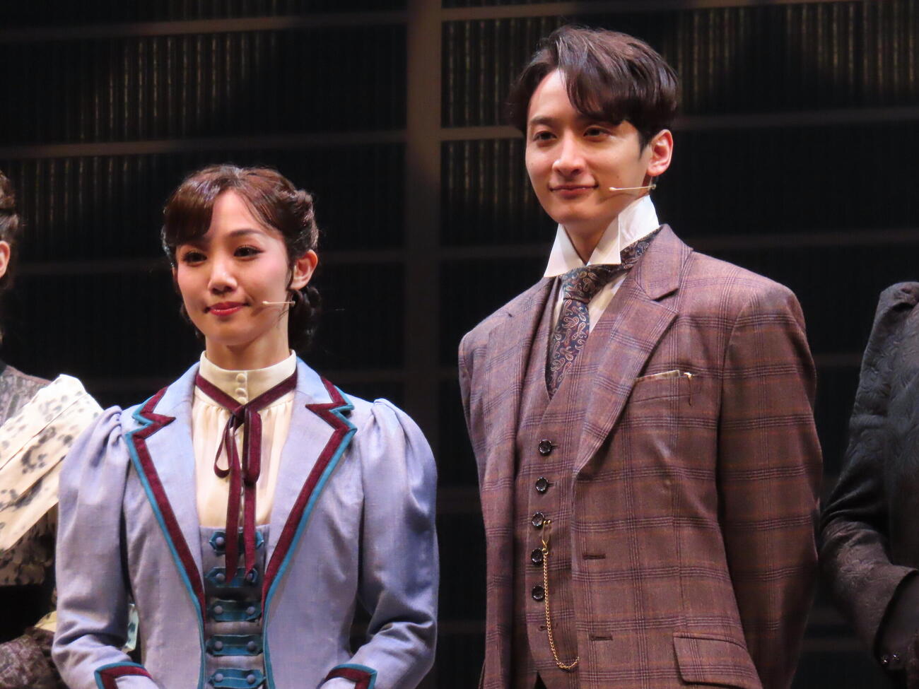 ミュージカル「レッドブック～私は私を語るひと～」取材会に臨んだ咲妃みゆ（左）と小関裕太