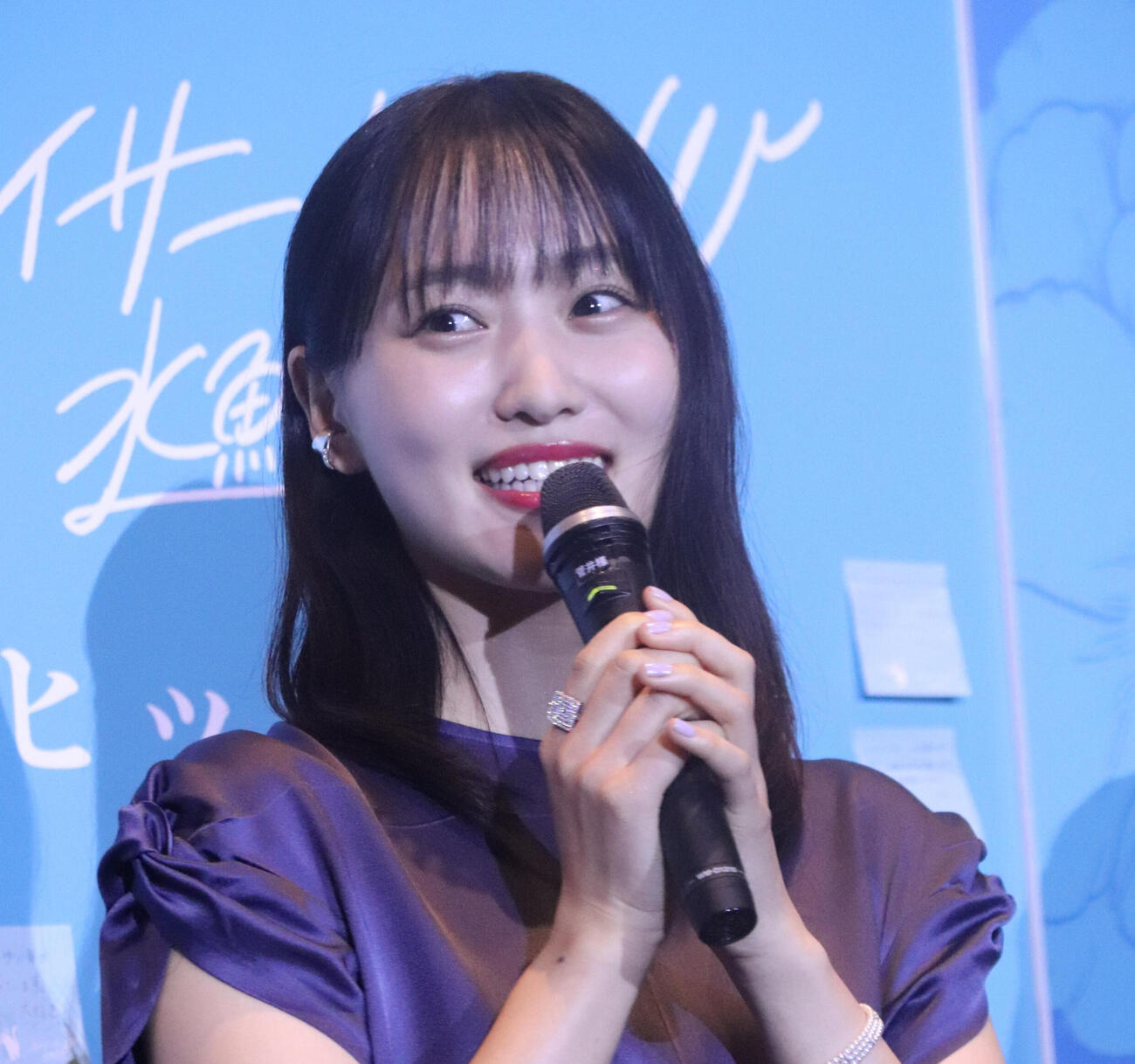映画「チェイサーゲームW　水魚の交わり」初日舞台あいさつに出席した菅井友香