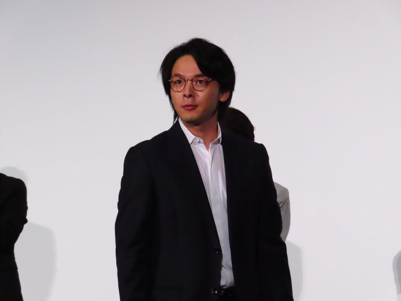 「君のクイズ」公開初日舞台あいさつで、“0文字回答”で見事正解しドヤ顔を見せる中村倫也