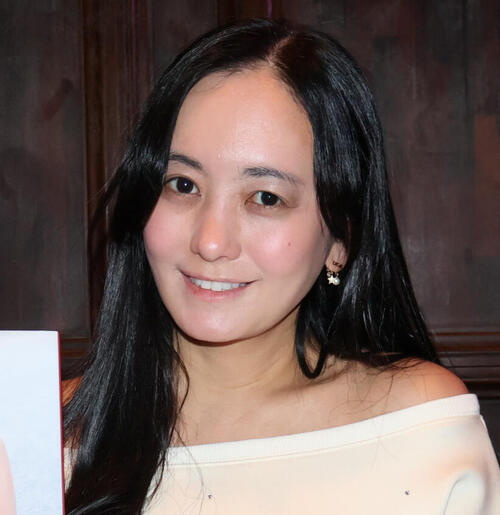元日テレ脊山麻理子、５年ぶり主演舞台　白ブラウス姿「妖艶な色気のある先生役です」