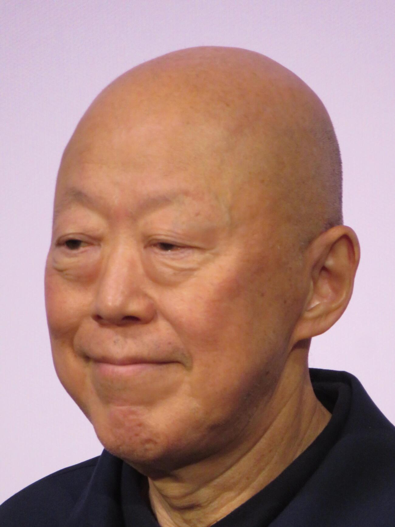 映画「廃用身」の舞台あいさつを行った六平直政