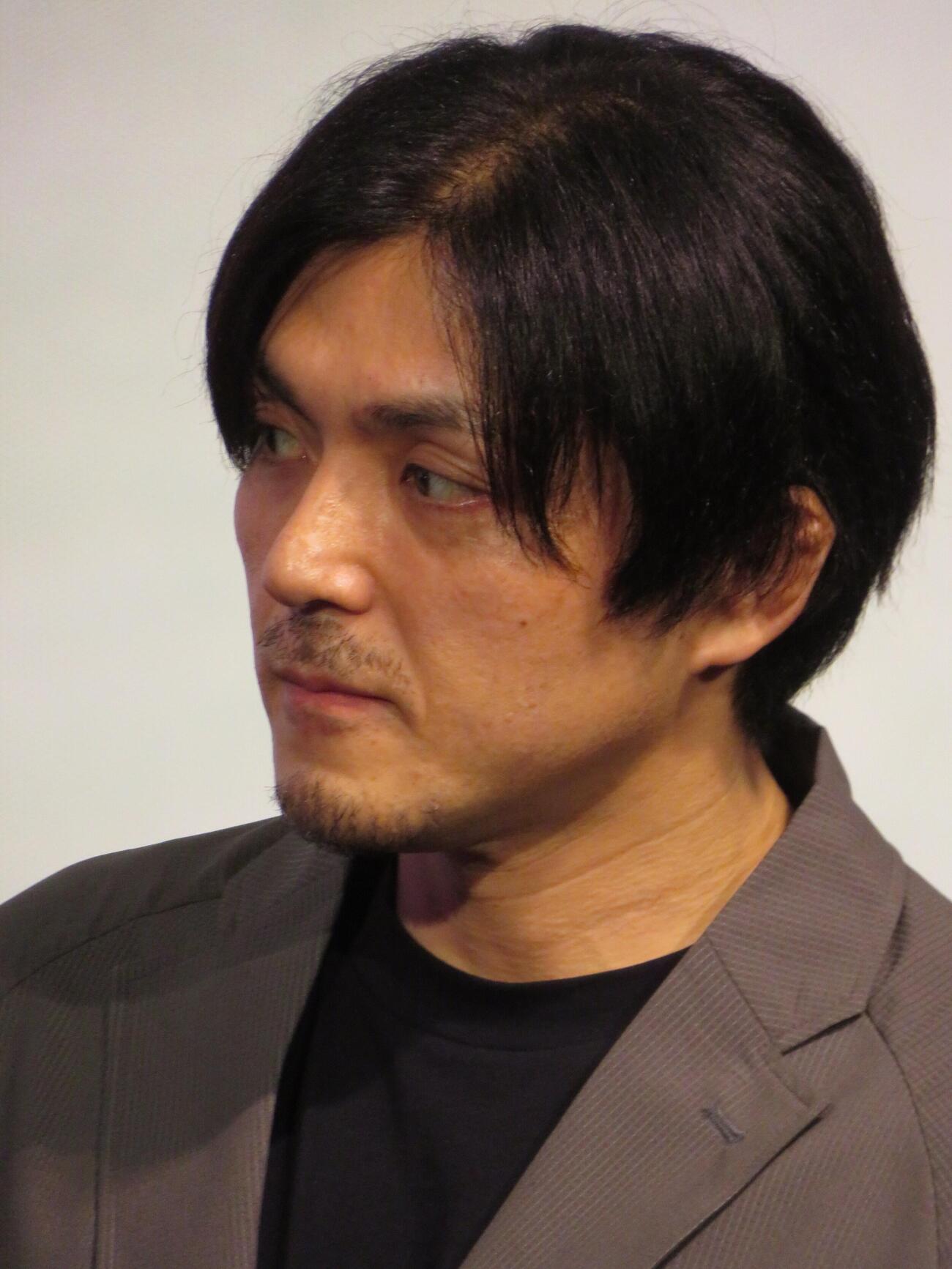 映画「廃用身」の舞台あいさつを行った吉田光希監督
