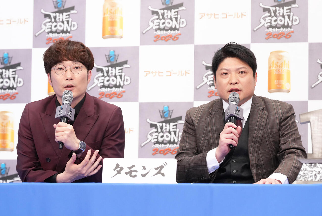 「THE SECOND～漫才トーナメント～2026」会見　会見に臨むタモンズの大波康平（左）と安部浩章（2026年4月撮影）