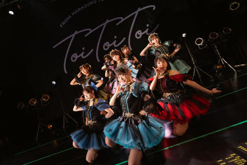 Toi Toi Toi、デビュー１周年記念ライブで感謝と決意の14曲「２年目も突っ走る」