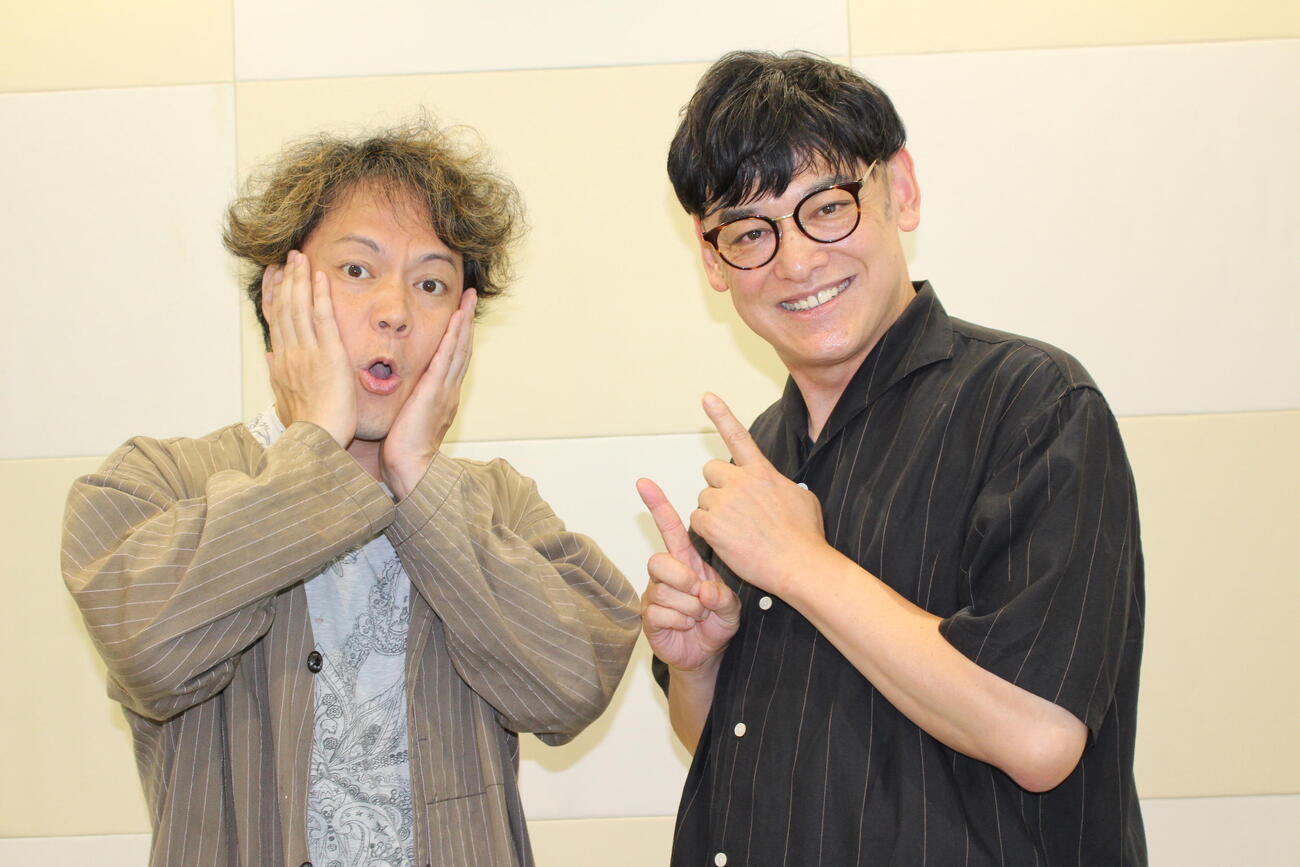 シャンプーハットの恋さん（左）と、てつじ（2024年撮影）