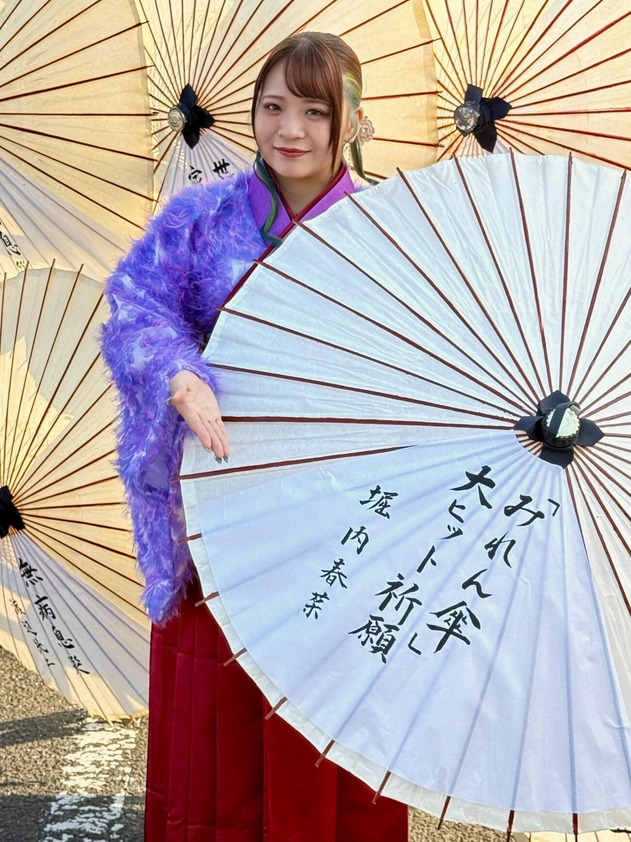 6月発売の新曲「みれん傘」で、初のヒット祈願に臨んだ堀内春菜
