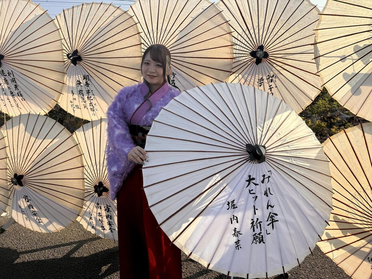6月発売の新曲「みれん傘」で、初のヒット祈願に臨んだ堀内春菜