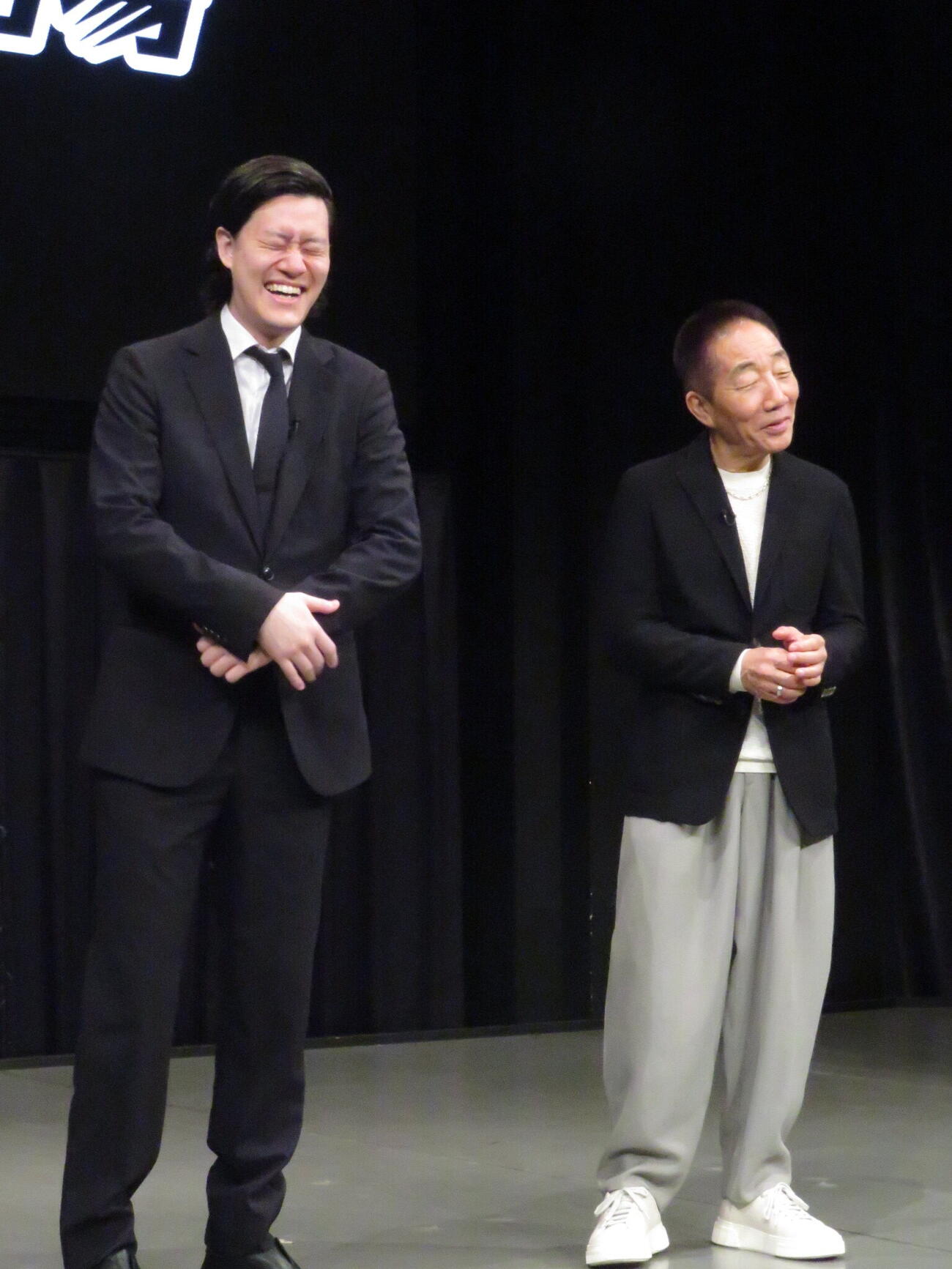 劇場新ブランド「よしもと粗品劇場」を発表した粗品（左）と監修を務める中田カウス