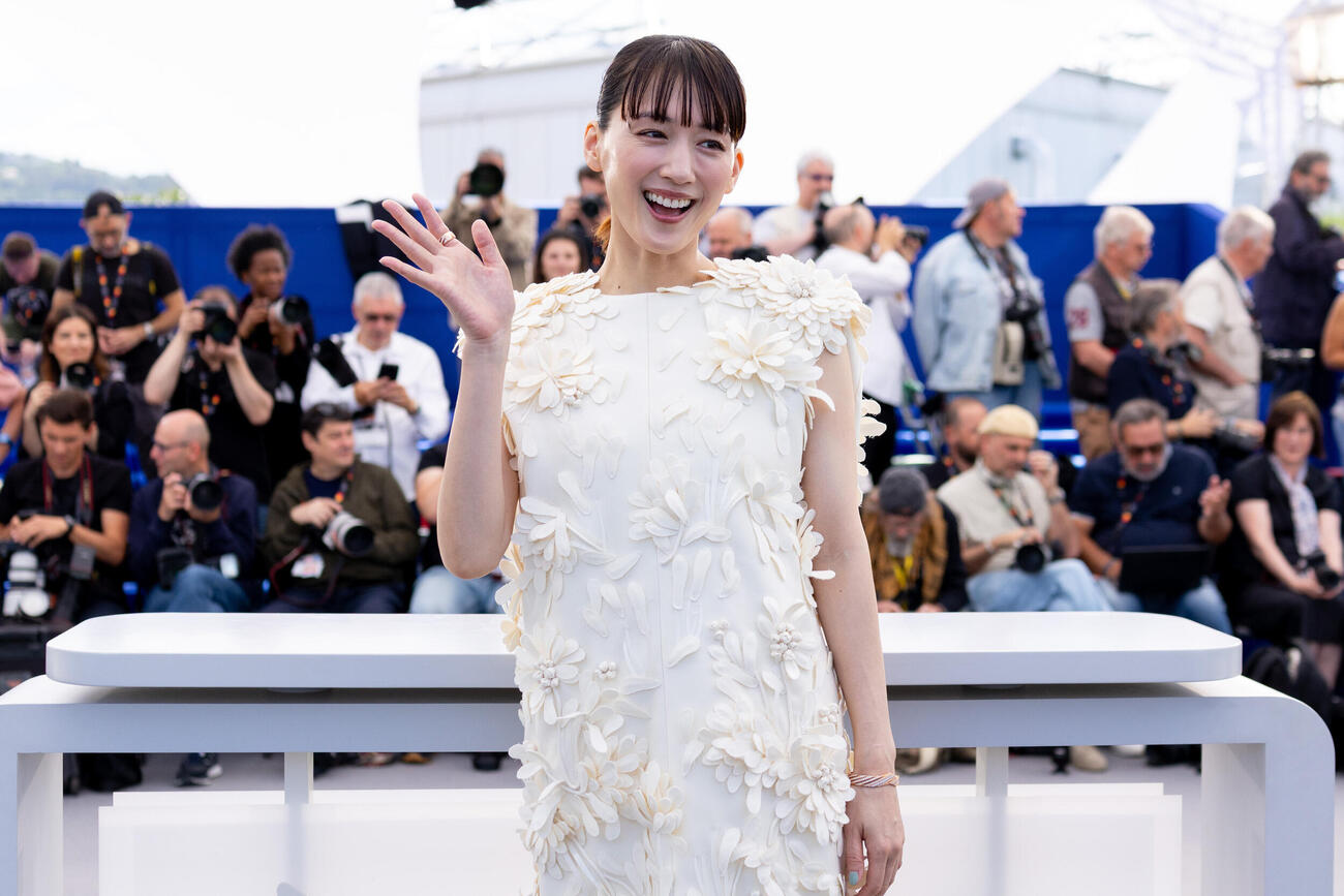 カンヌ映画祭のフォトコールに参加した、コンペティション部門出品作「箱の中の羊」の綾瀬はるか（C）Kazuko WAKAYAMA