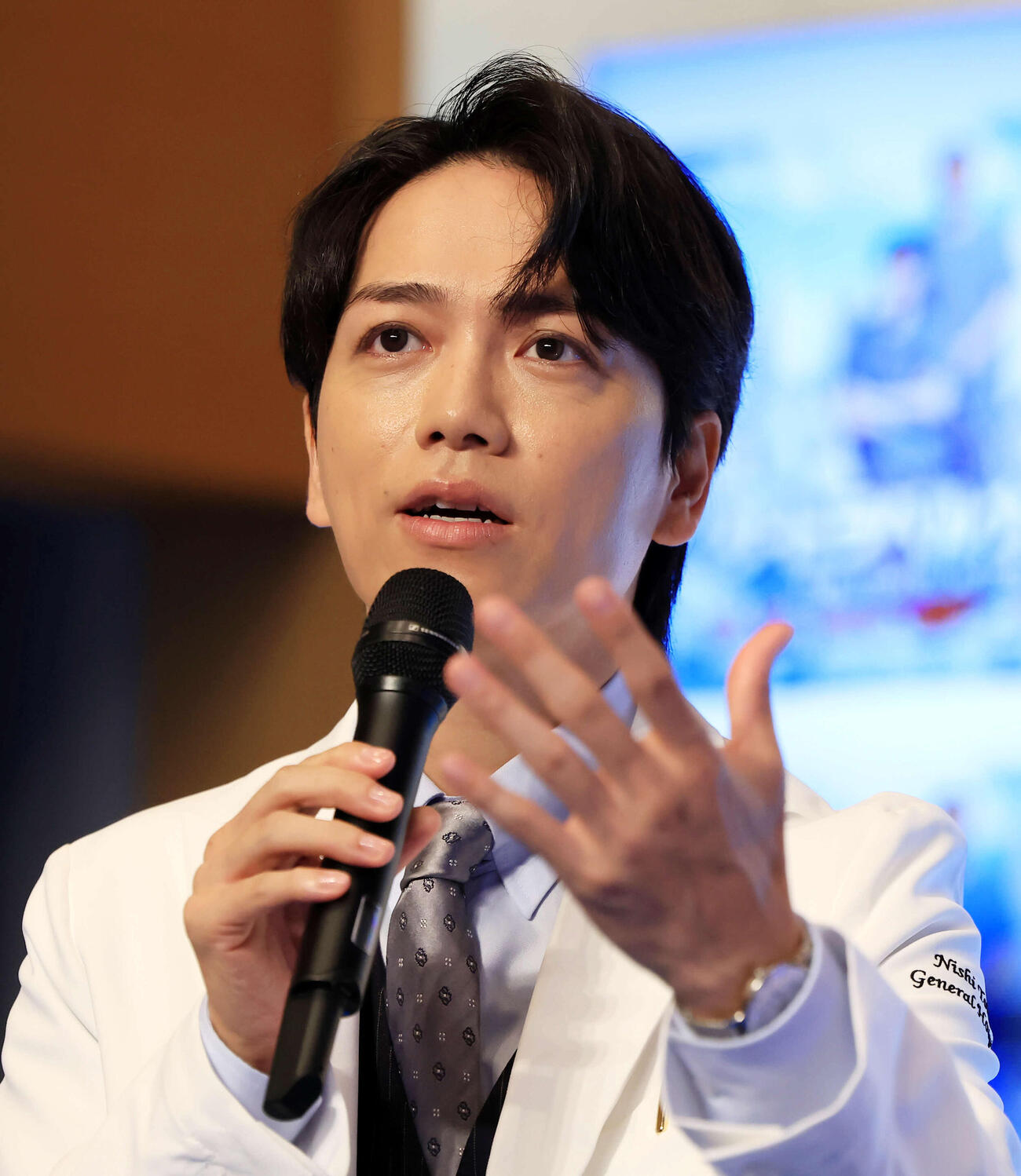 山崎育三郎（2024年10月撮影）