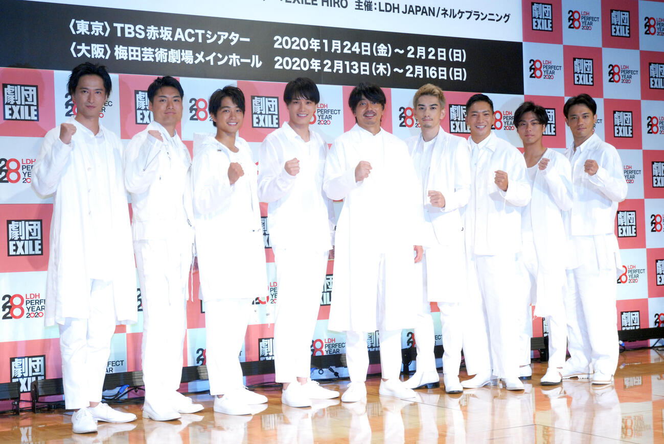 劇団EXILEの、左から秋山真太郎、八木将康、佐藤寛太、鈴木伸之、青柳翔、町田啓太、SWAY、小野塚勇人、小沢雄太（2019年8月撮影）