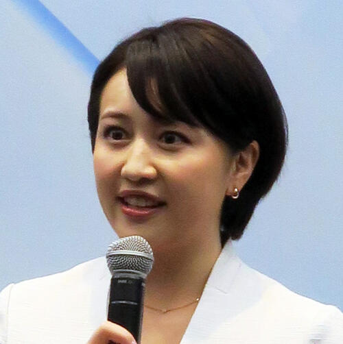 テレ東・相内優香アナ、出産後初投稿で子どもを抱く姿に反響「またWBS帰ってきてね」
