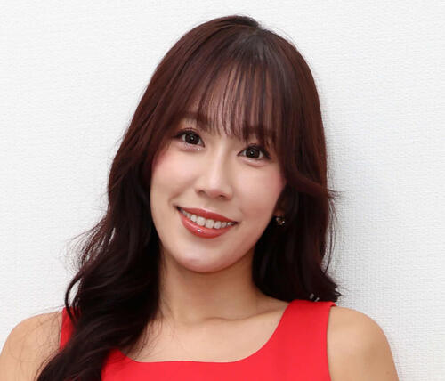 レースクイーン霧島聖子、胸元ちらり…ショーパン・コス姿に「最高」「超可愛い」の声