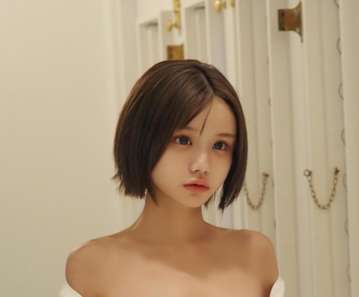 限界ギリギリ露出したショット（みもれもんのインスタグラムから）