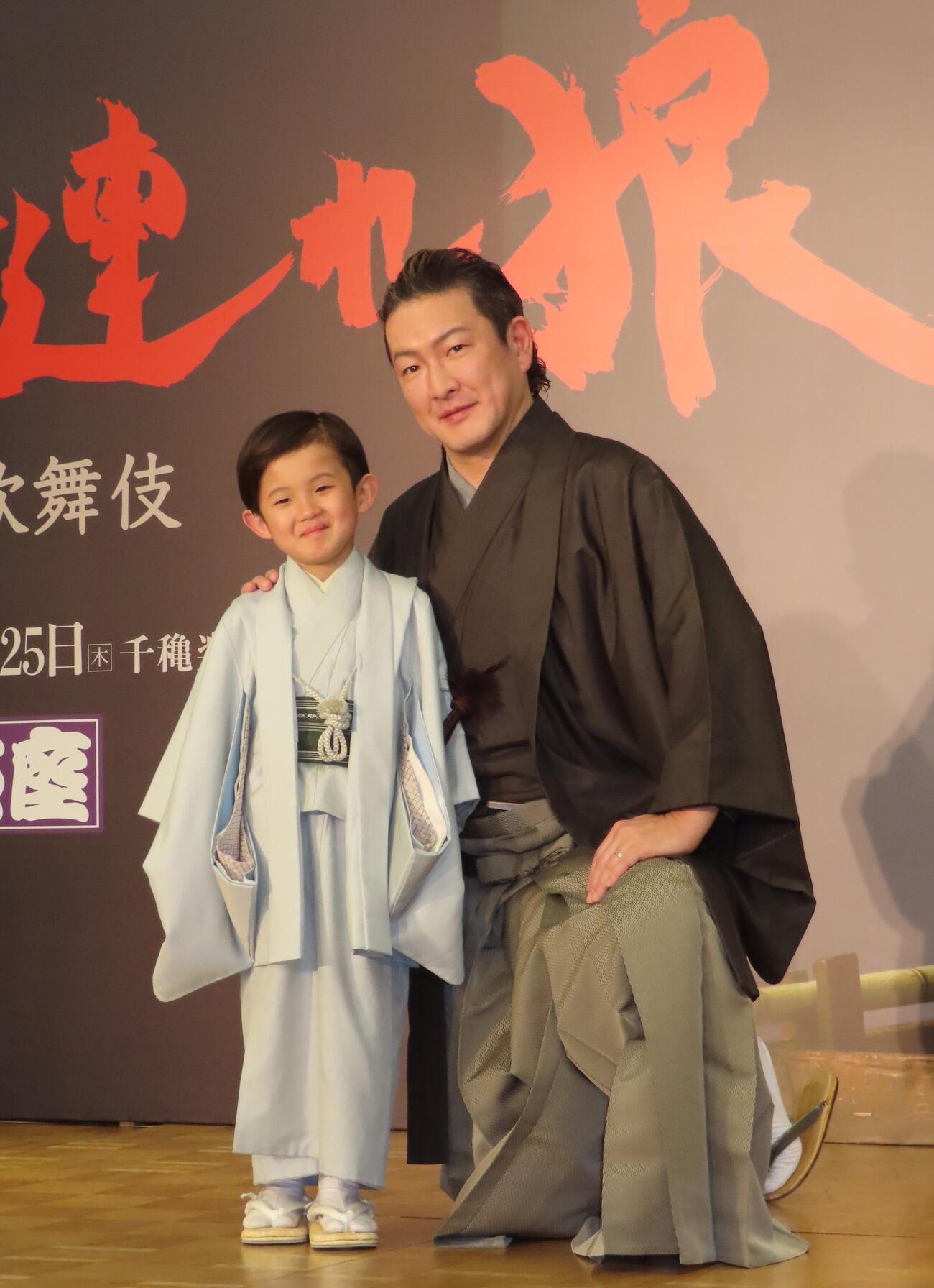 「子連れ狼」の取材会を行った中村夏幹（左）、中村獅童