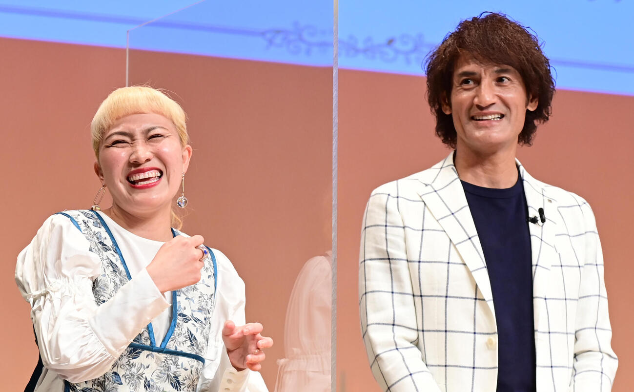 丸山桂里奈（左）と本並健治夫妻＝21年3月