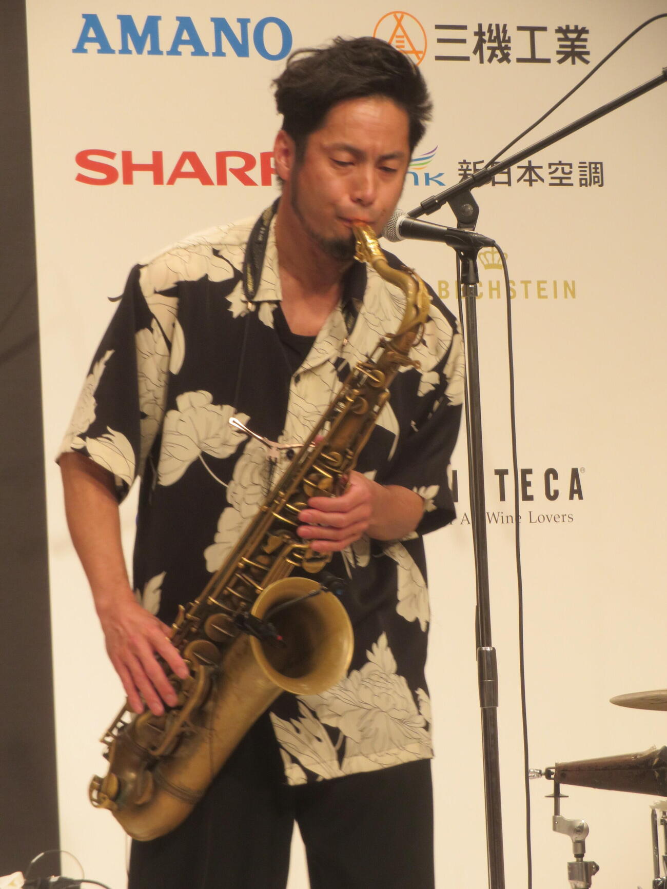 「インペリアルジャズ2026」取材会サックスを披露する藤田淳之介（撮影・川田和博）