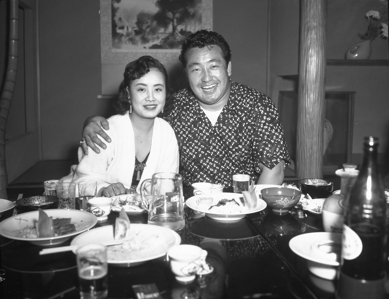 18歳の美空ひばりさんと力道山（1955年11月撮影）