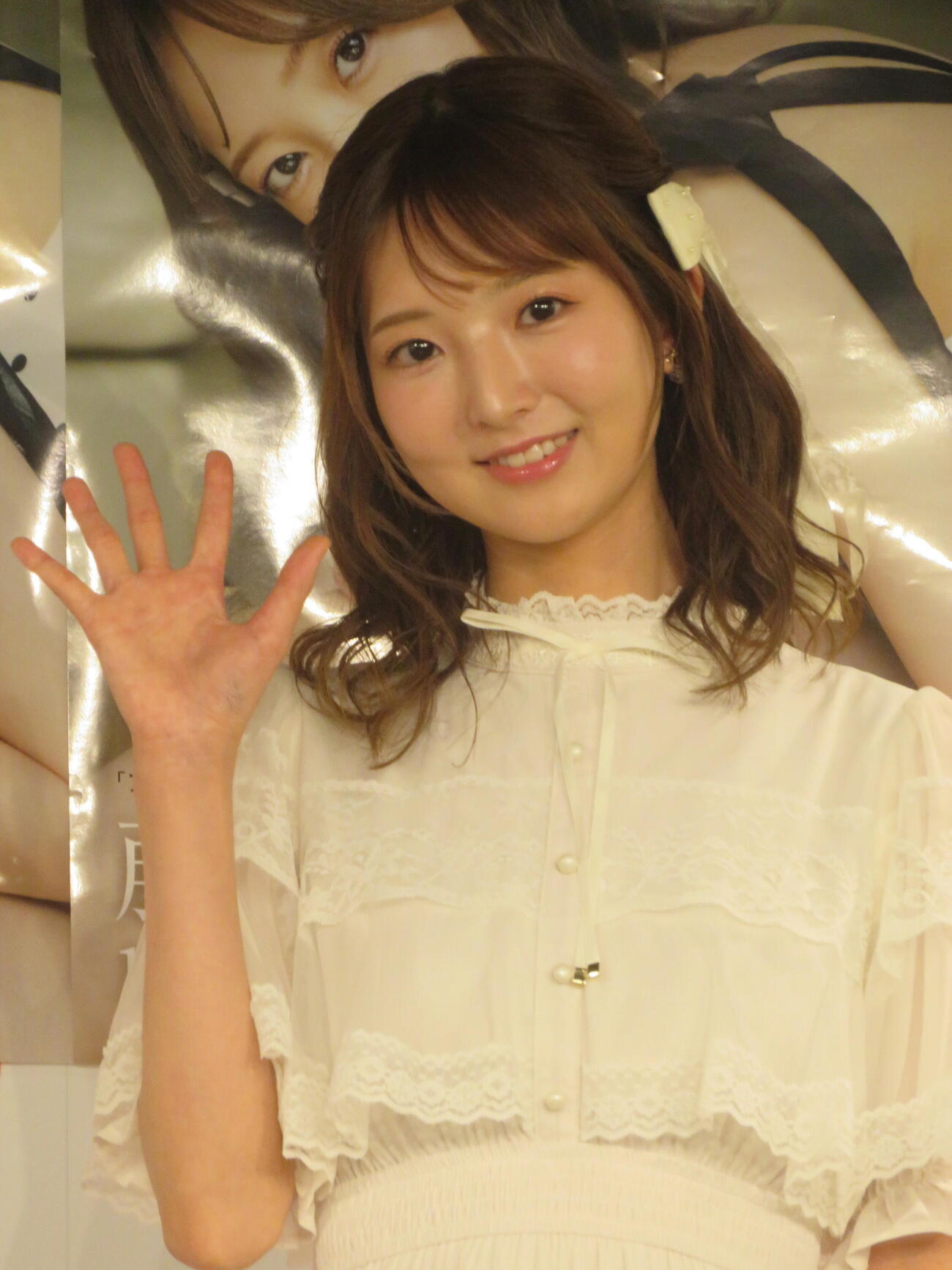 初写真集「無防備な私」発売記念イベントに出席した元SKE48藤本冬香（撮影・川田和博）