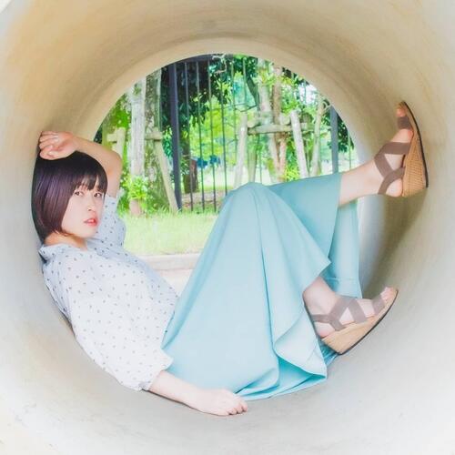 ノブロックTVで注目の27歳女優「初 ！！ 」ビキニグラビアに「すげー！」「かわいすぎる」