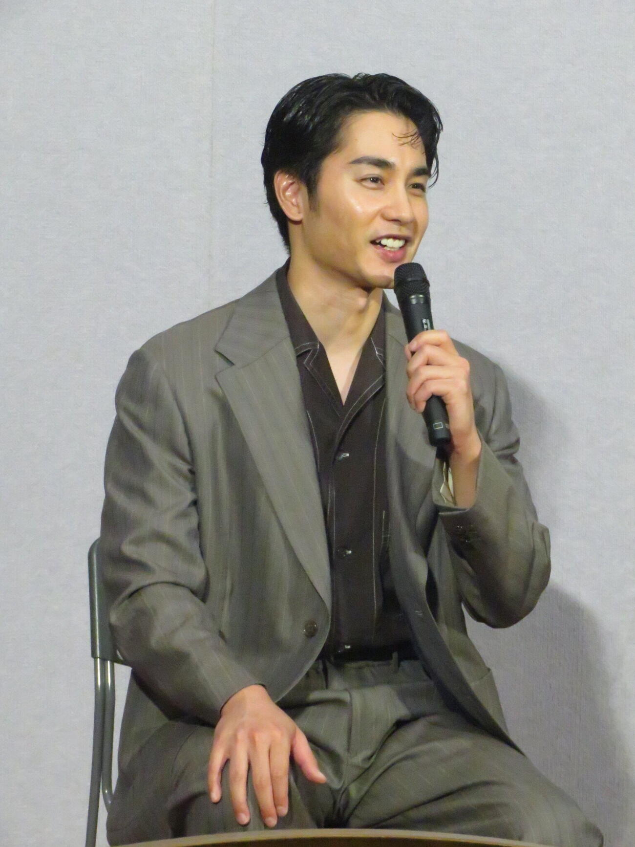 夜ドラ「ミッドナイトタクシー」の放送開始を前に会見した中村蒼