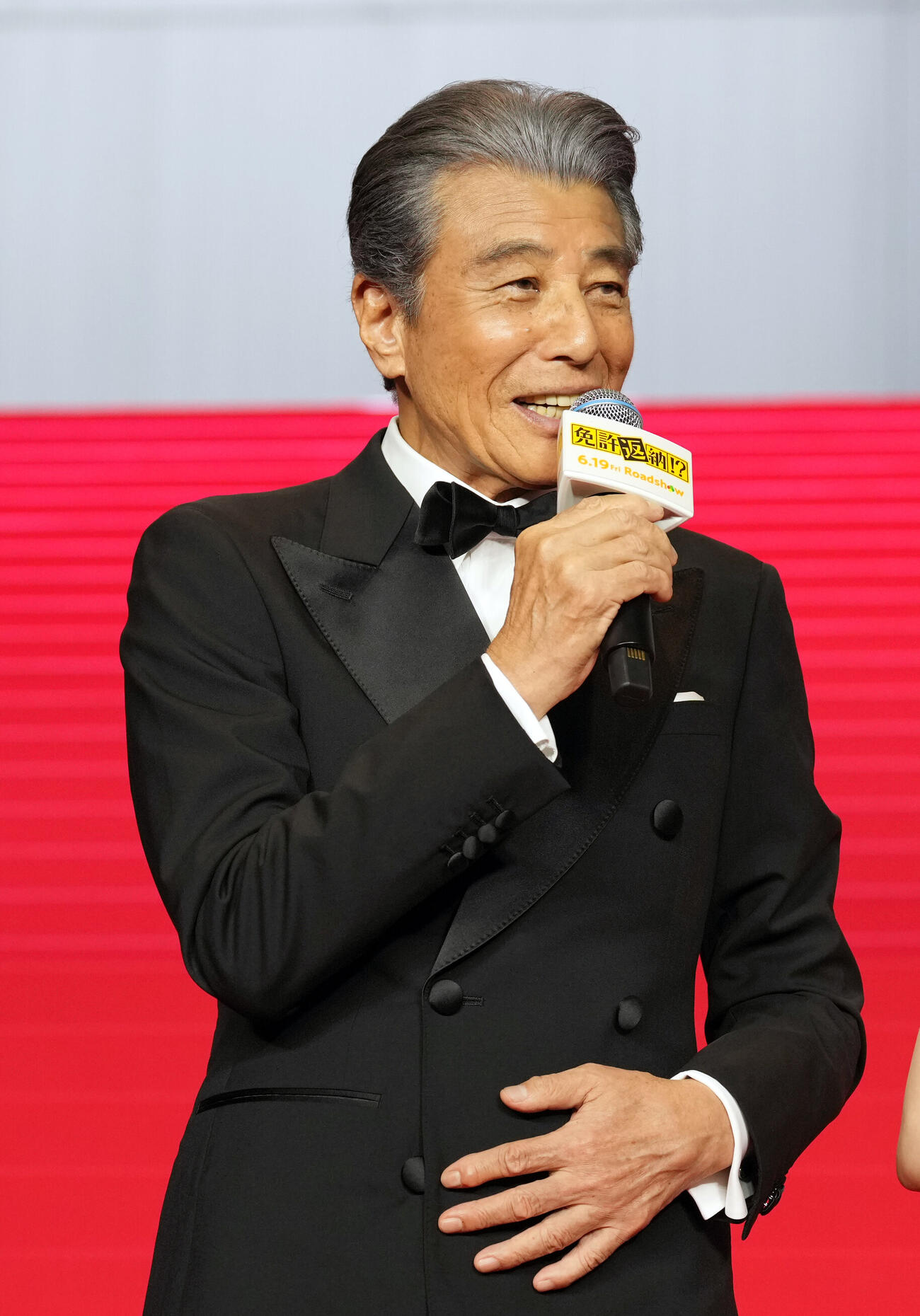 映画「免許返納！？」レッドカーペットイベントに登場しあいさつする舘ひろし（撮影・小島史椰）