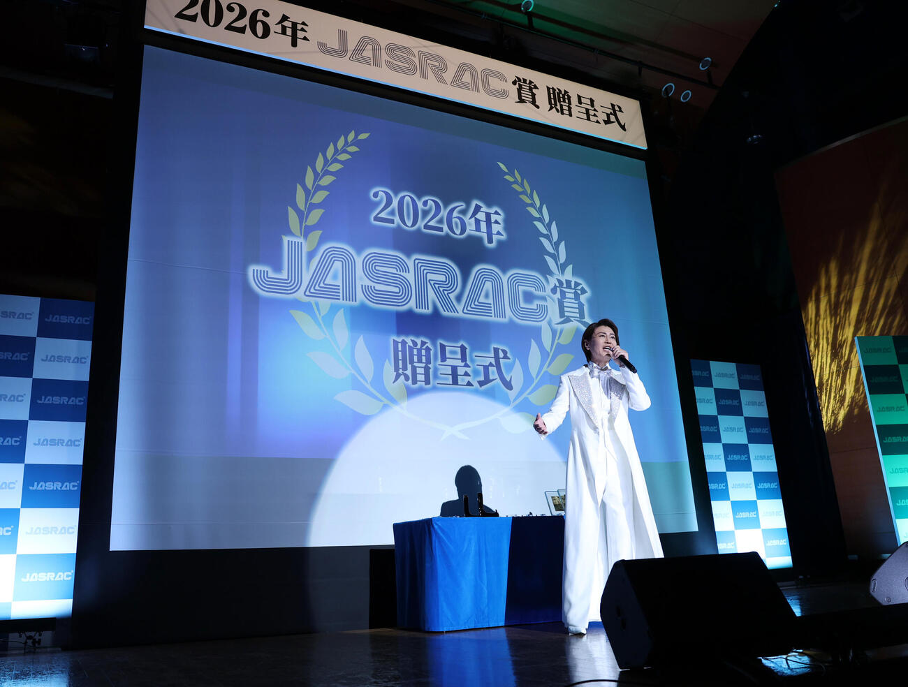 2026年JASRAC賞贈呈式で「川の流れのように」を歌唱する氷川きよし（撮影・増田悦実）＝2026年5月20日