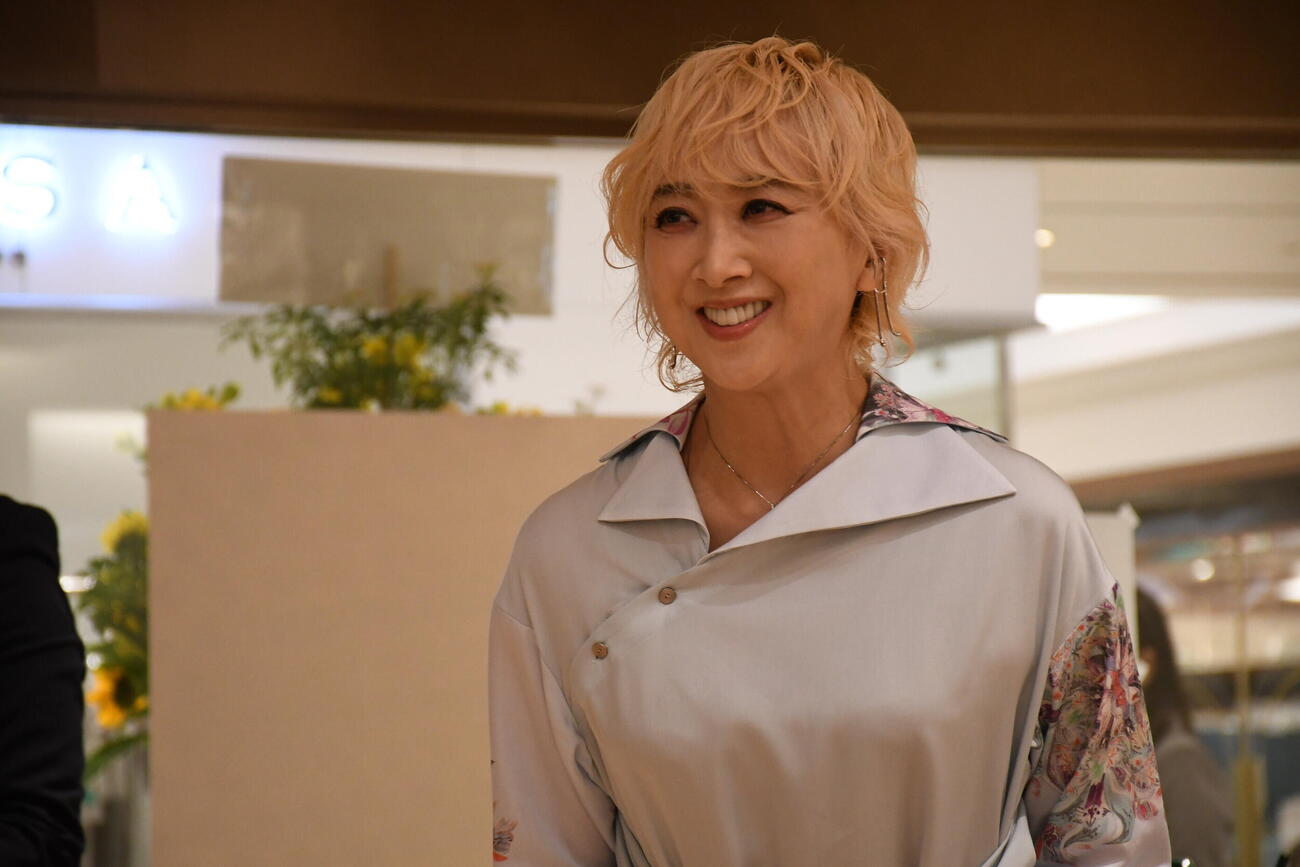「リーン・ロゼ梅田」プレオープンイベントに登場した紫吹淳（撮影・阪口孝志）