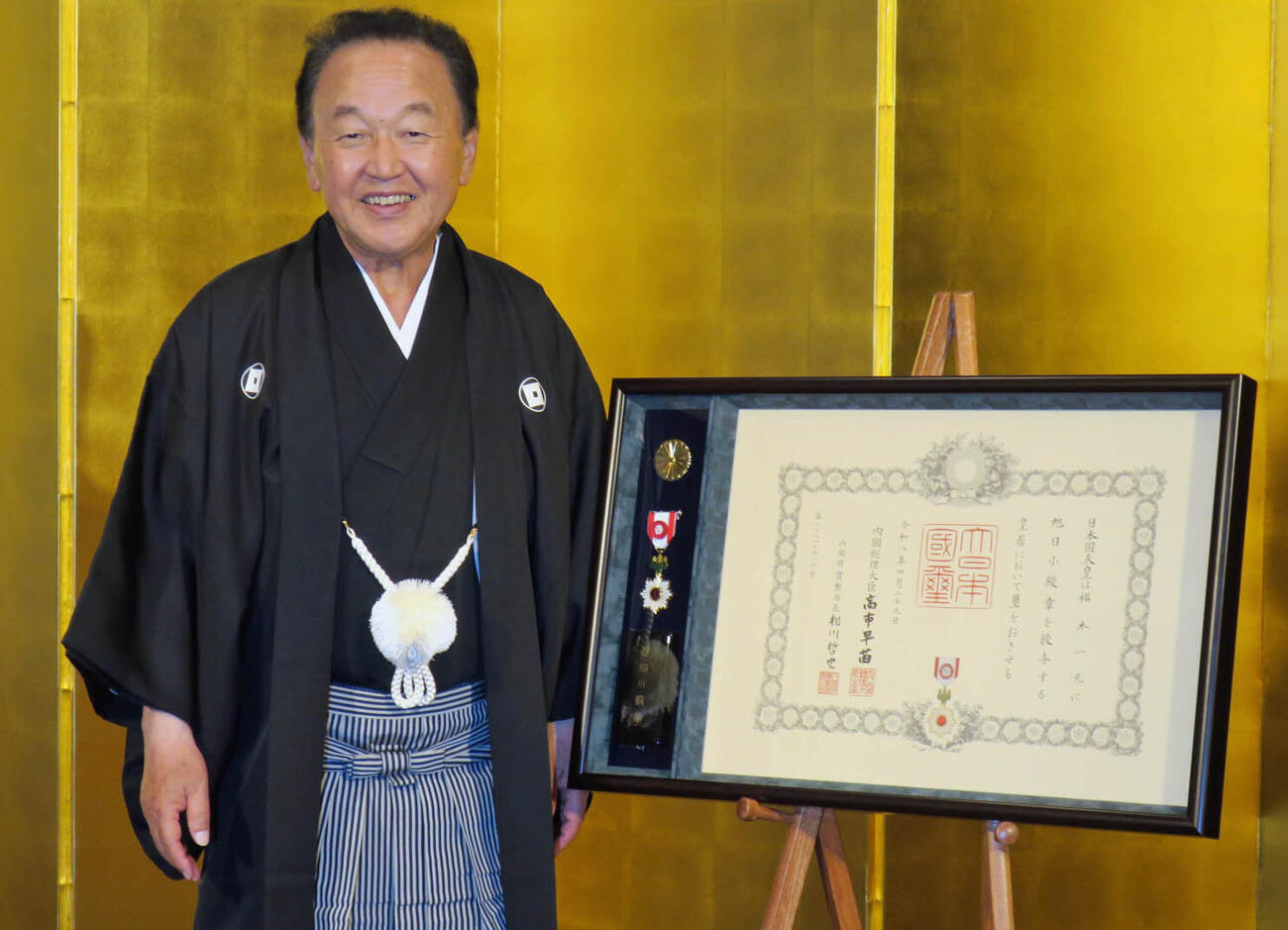 旭日小綬章を受章し、記者会見で喜びを語る京山幸枝若