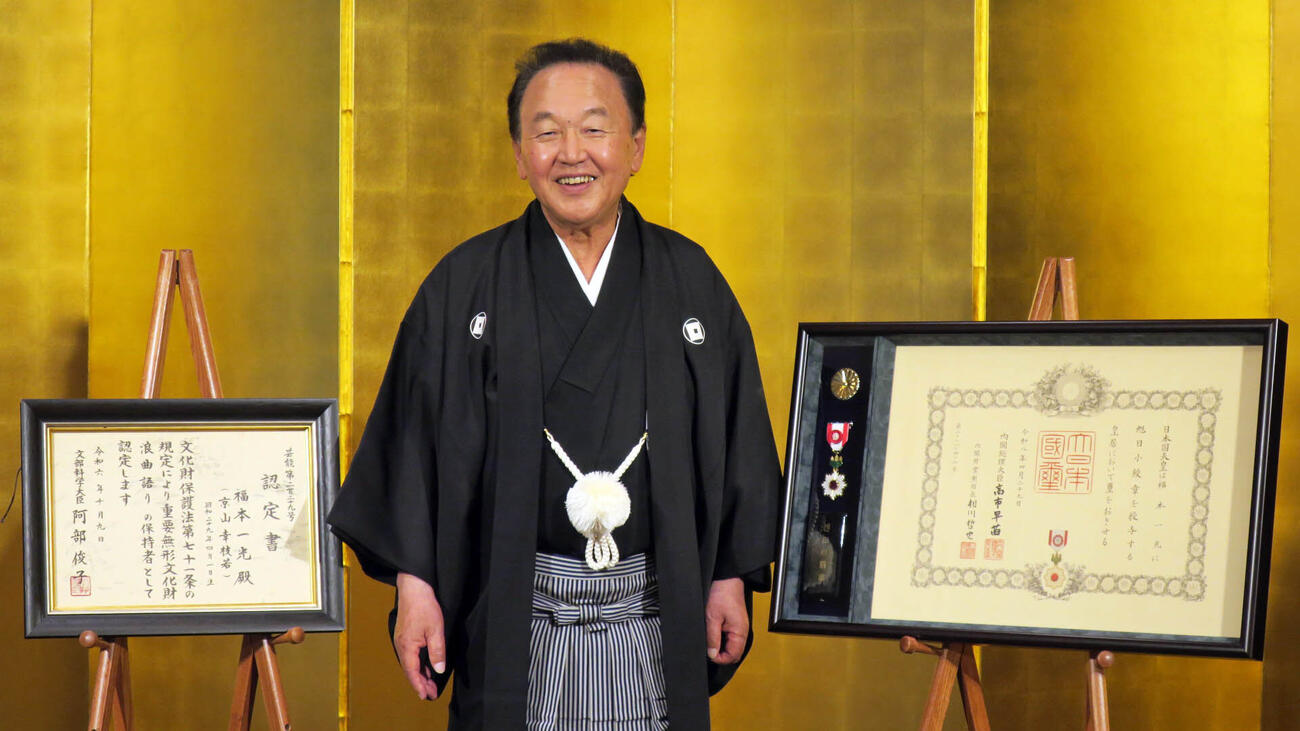 旭日小綬章を受章し、記者会見で喜びを語る京山幸枝若