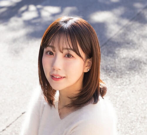 「デカいい」「ホント美人」元お笑いコンビのグラドル　美バスト際立つ近影に反響