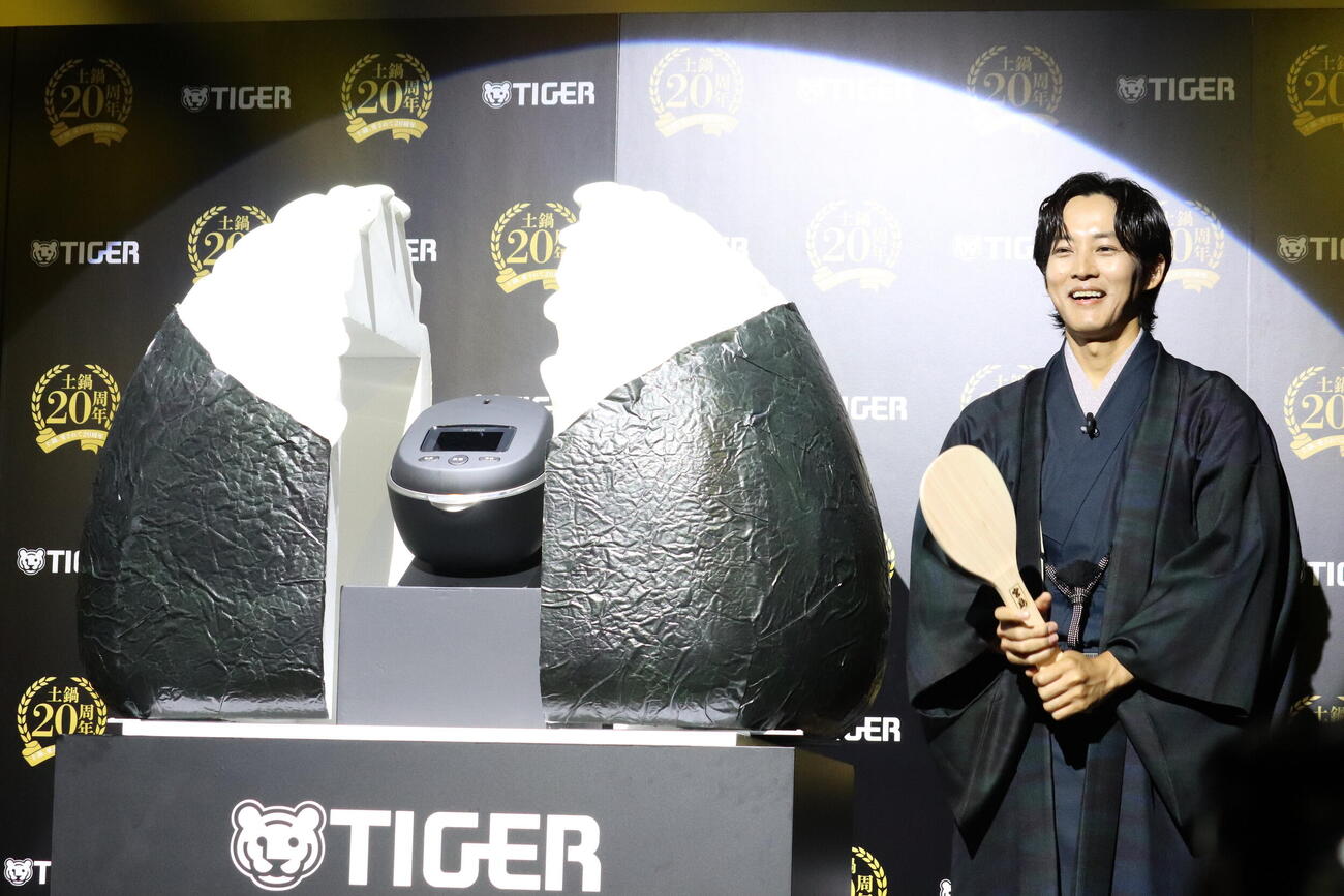 「タイガー魔法瓶土鍋炊飯器20周年新フラッグシップ発表会」に出席した松坂桃李