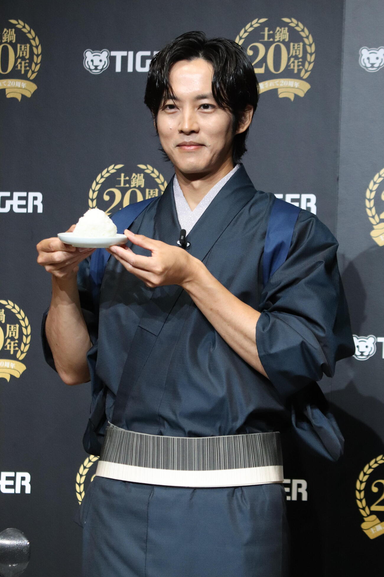 「タイガー魔法瓶土鍋炊飯器20周年新フラッグシップ発表会」に出席した松坂桃李