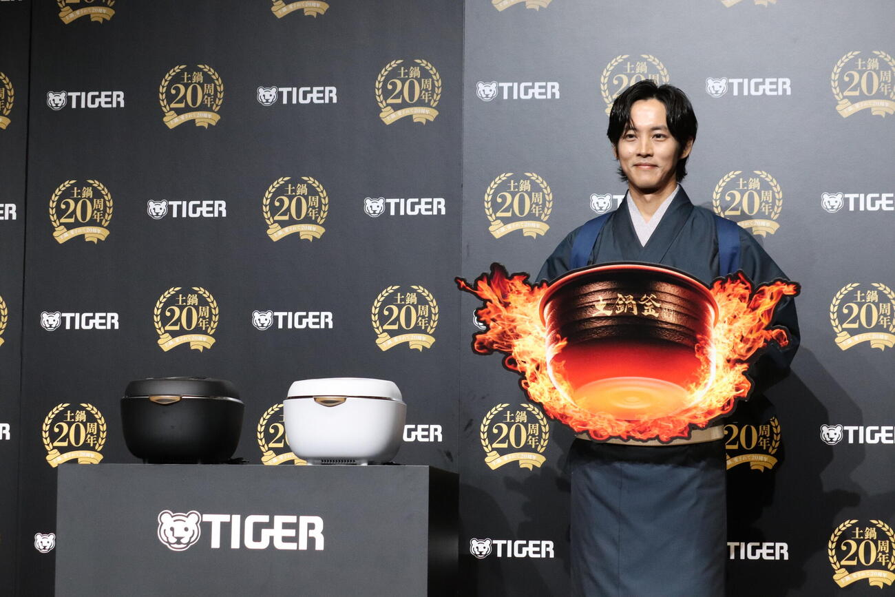 「タイガー魔法瓶土鍋炊飯器20周年新フラッグシップ発表会」に出席した松坂桃李