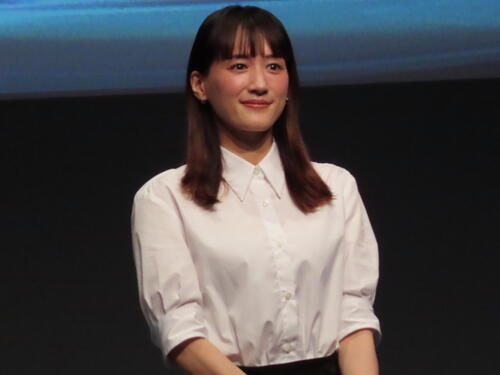 綾瀬はるか、地元・広島創業のマツダとタッグ　CX－5で「キャンプしたい」「犬とお出かけも」