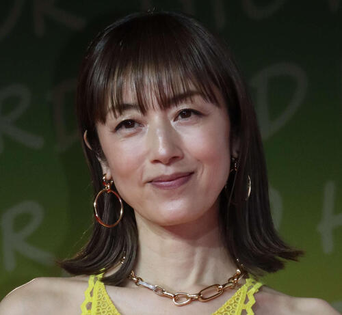 53歳高岡早紀、センス抜群私服公開「今年のベストジーニスト」「顔ちっこくて脚が長い！！」 - 芸能 : 日刊スポーツ