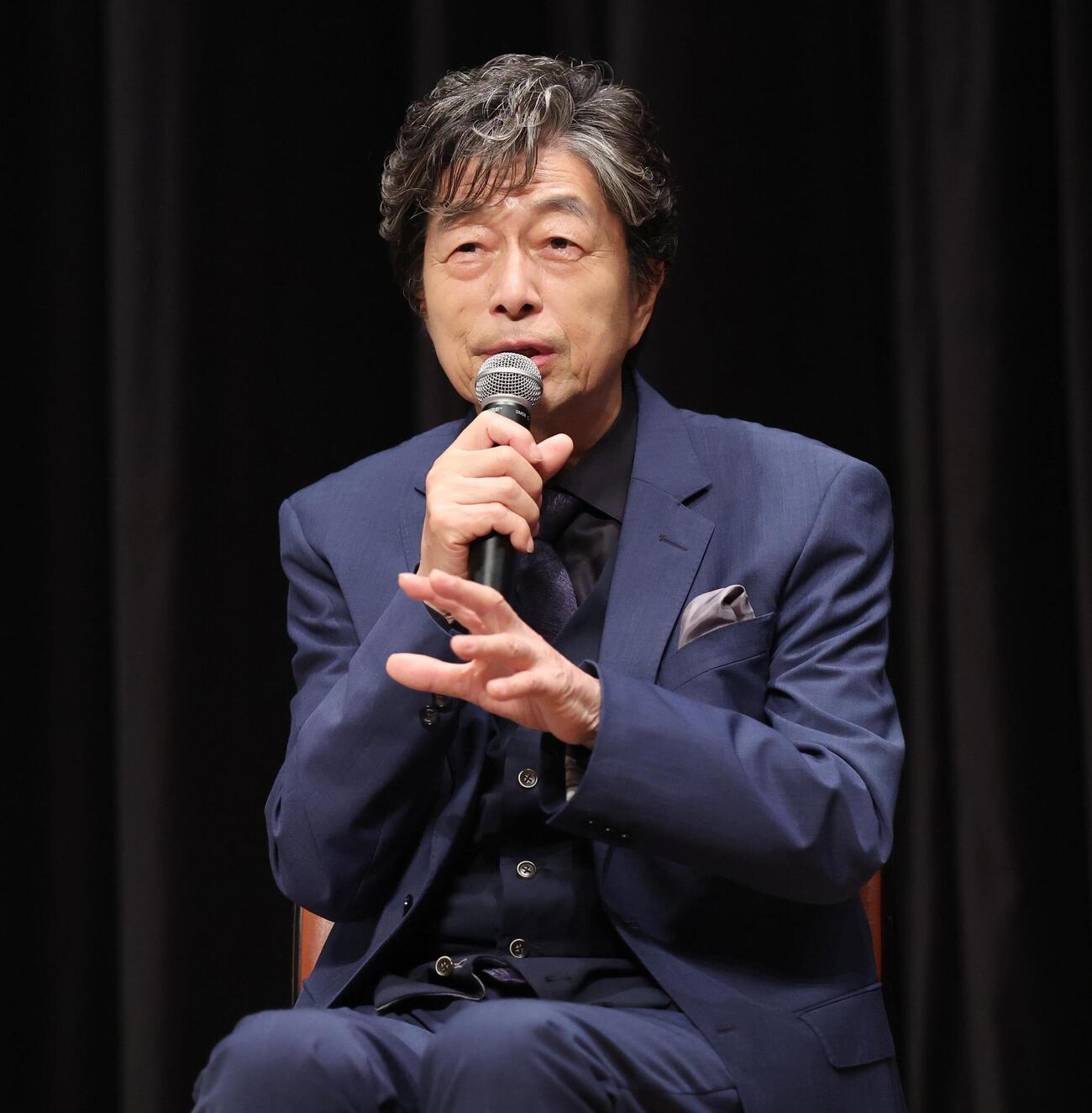 「The 51th Anniversary俺たちの旅　スペシャルコンサート」合同取材会で思い出話しで盛り上がる中村雅俊（撮影・黒川智章）