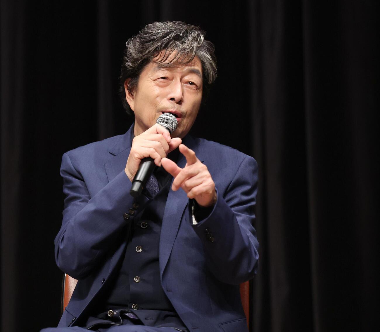 「The 51th Anniversary俺たちの旅　スペシャルコンサート」合同取材会で思い出話しで盛り上がる中村雅俊（撮影・黒川智章）