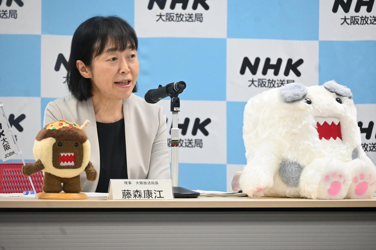 NHK大阪放送局の定例会見で就任あいさつをした藤森康江新局長（撮影・松浦隆司）