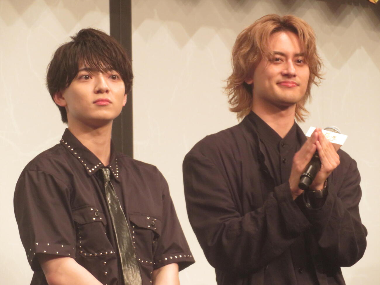 映画「おそ松さん　人類クズ化計画！！！！！？」完シェー報告会に登壇した西村拓哉、小島健