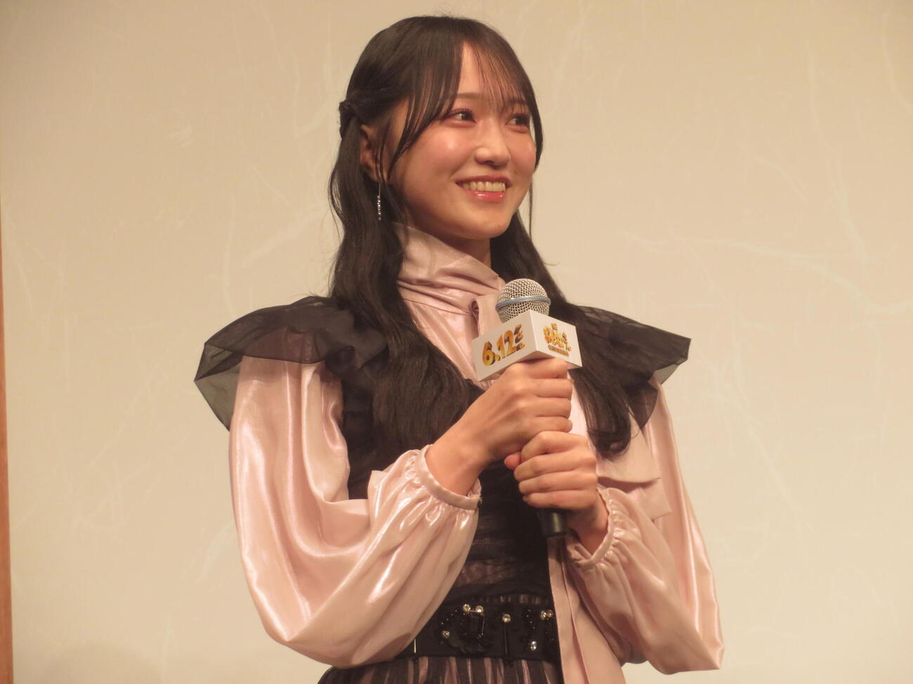 映画「おそ松さん　人類クズ化計画！！！！！？」完シェー報告会に登壇した野口衣織
